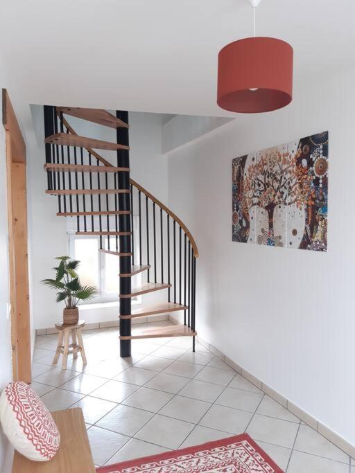 Charmante Maison De Ville Toute Equipee Chateauroux Exterior photo